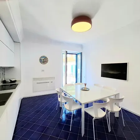 Eleonora's House Main Square * 米诺利